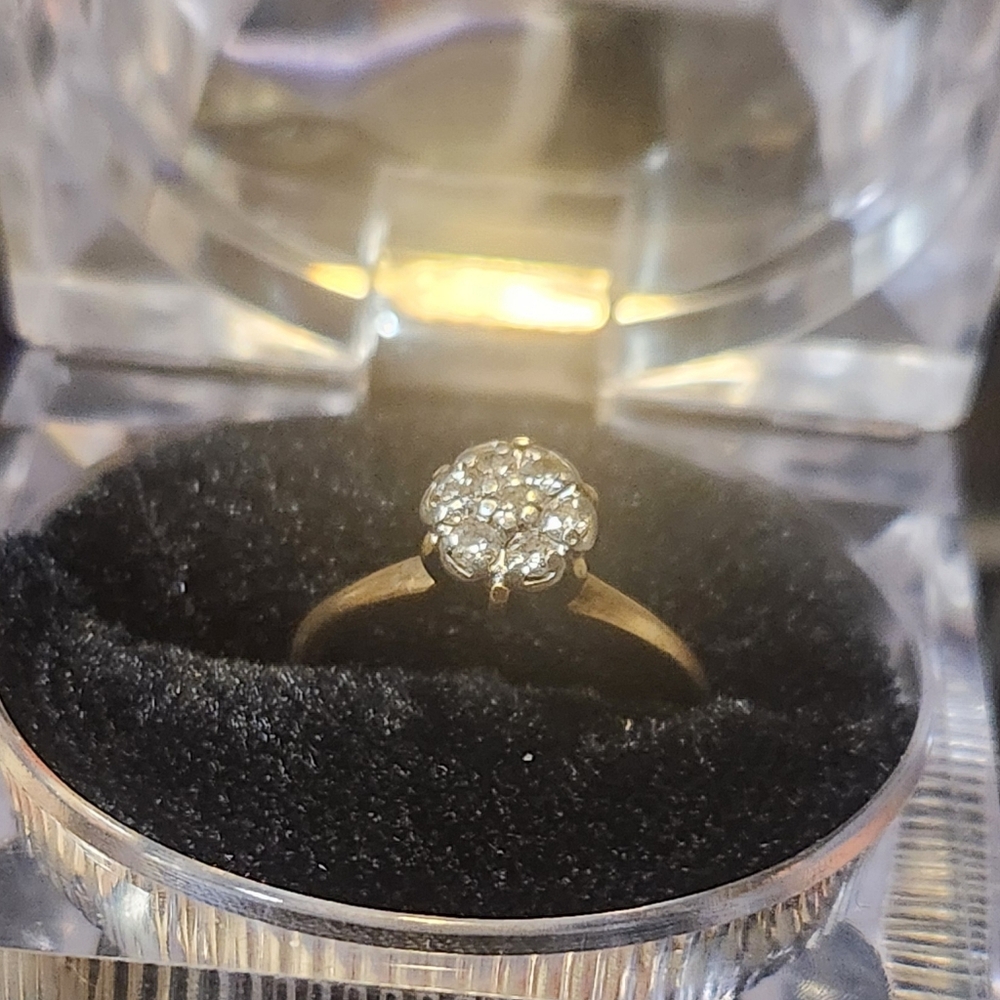 Vintage Solid Gold Diamond Ring - Picture 11 of 16